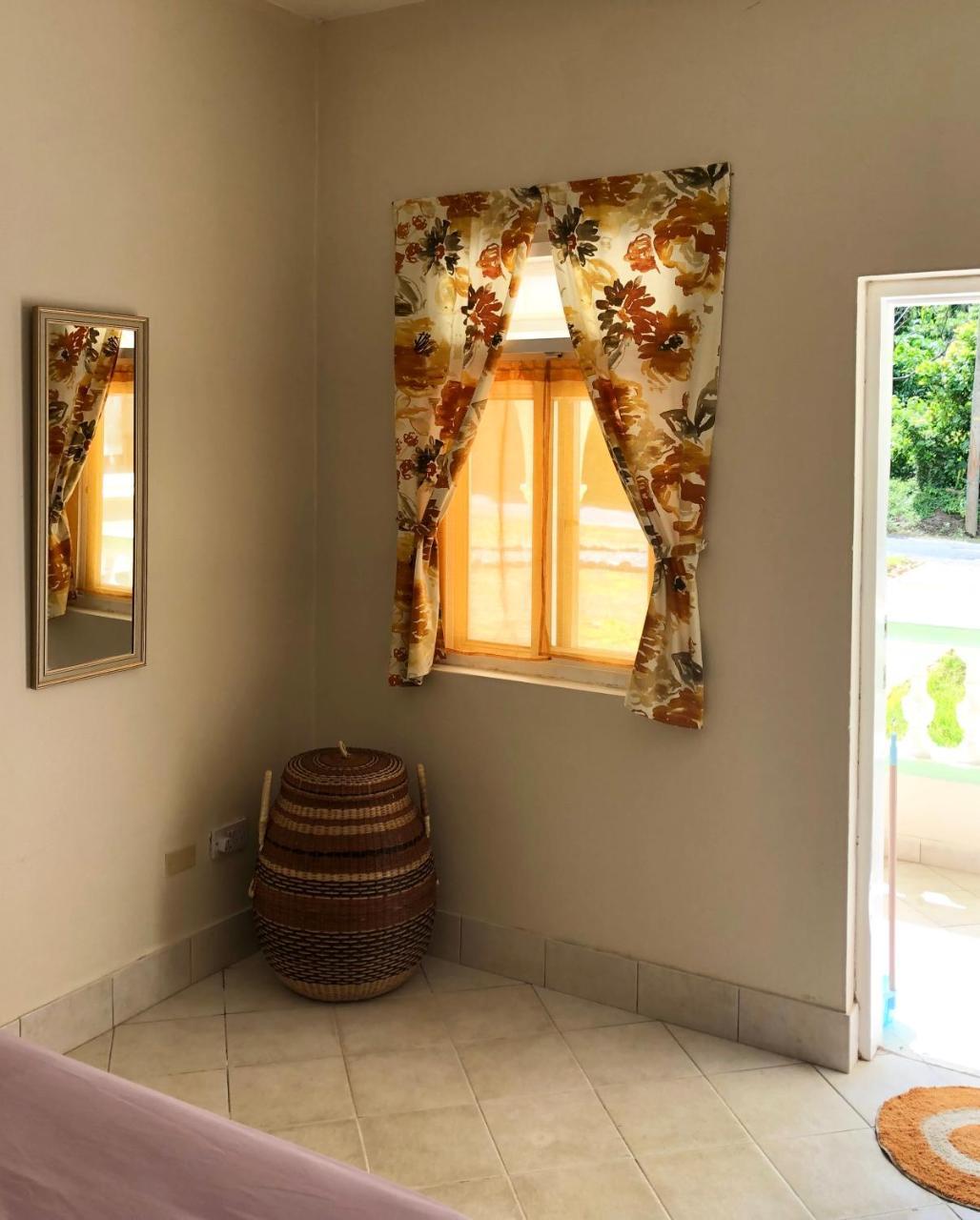 Soufriere Guesthouse Ngoại thất bức ảnh